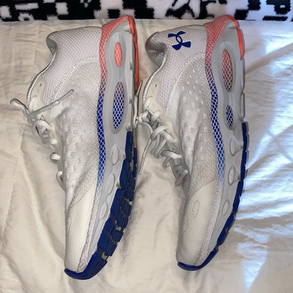 Men’s Under Armour Sneakers - Picture 2 of 9